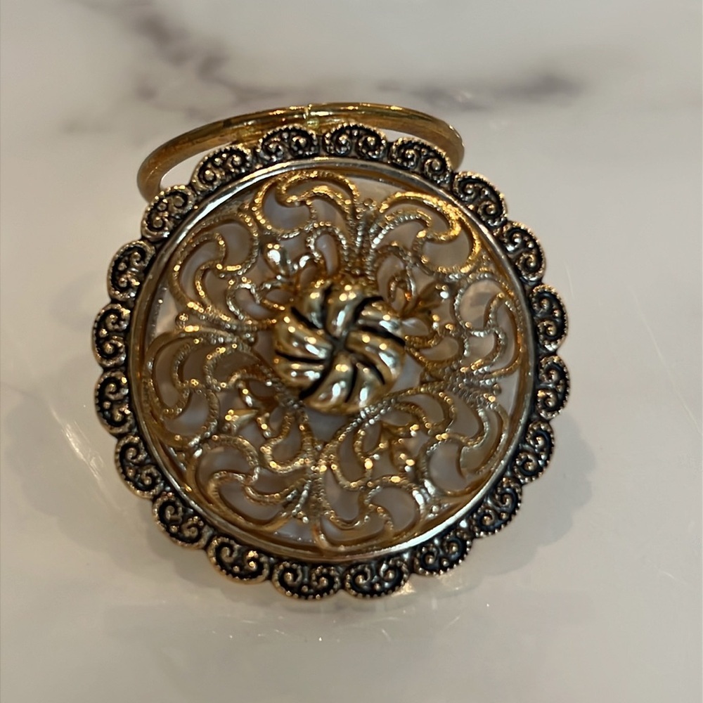 West Germany Vintage Scarf Clip, Filigree over Bakelite - Picture 3 of 4